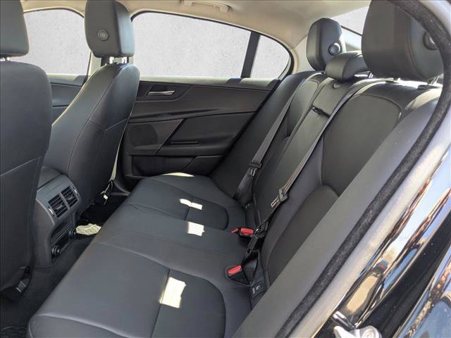 Used 2018 Jaguar XE Premium RWD image 20