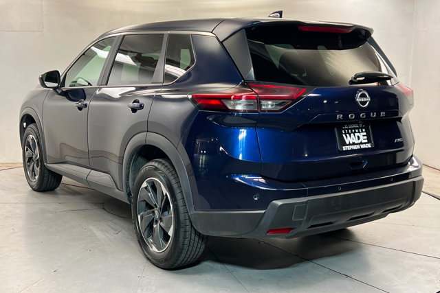 Used 2025 Nissan Rogue SV AWD/4WD image 3