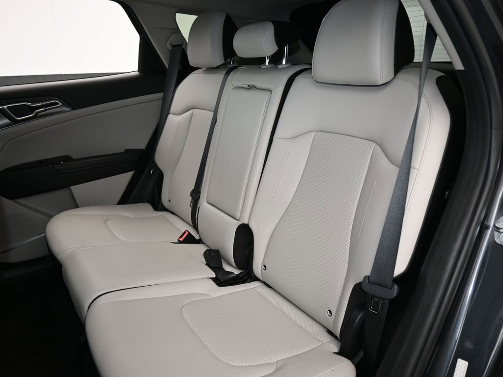 Used 2023 Kia Sportage EX image 32