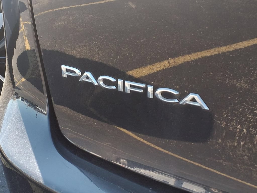 Used 2024 Chrysler Pacifica Touring-L FWD image 29