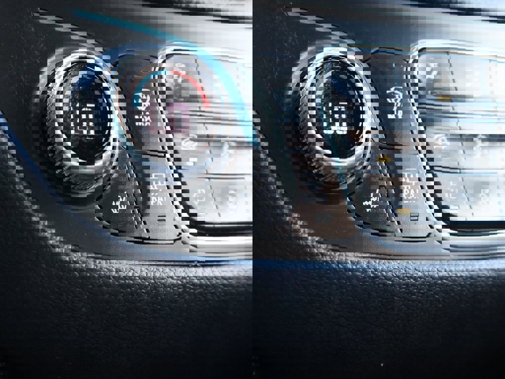 Used 2024 Chevrolet Equinox LT image 38