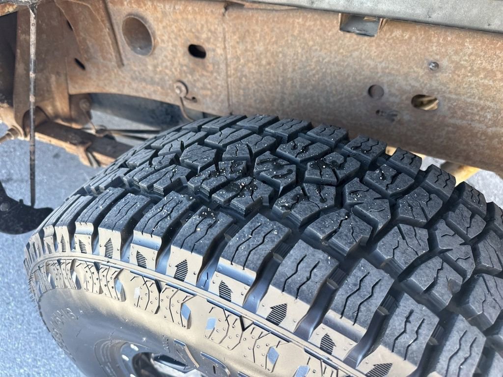 Used 2004 GMC Sierra 2500 SLT w/ Skid Plate Package AWD/4WD image 7