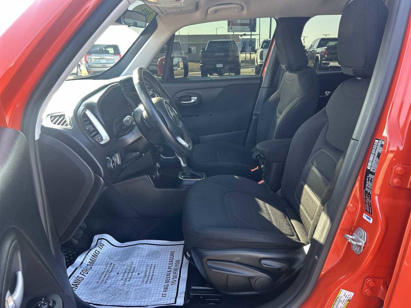 Used 2020 Jeep Renegade Latitude w/ Cold Weather Group image 17