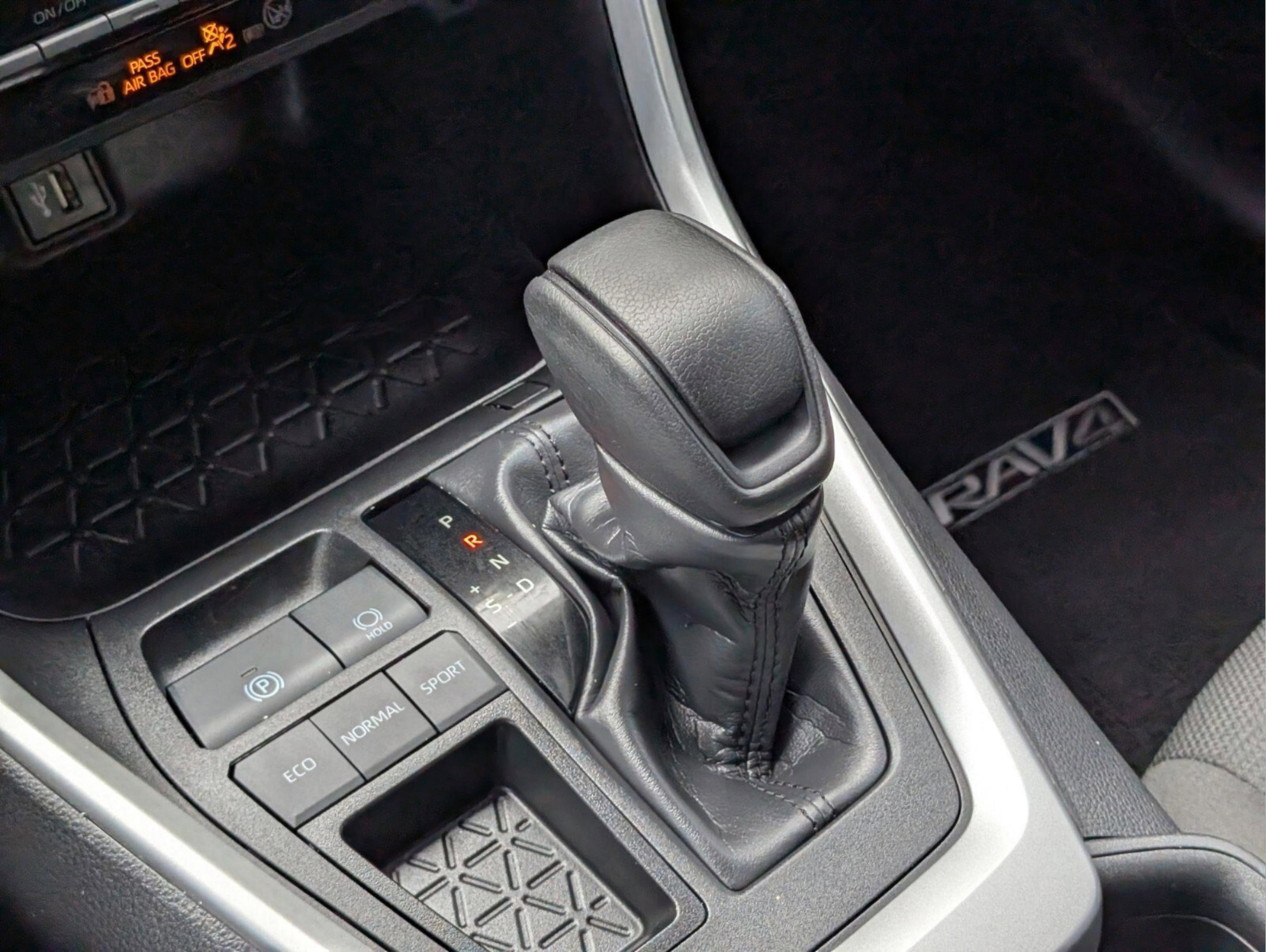 Used 2024 Toyota RAV4 LE image 39