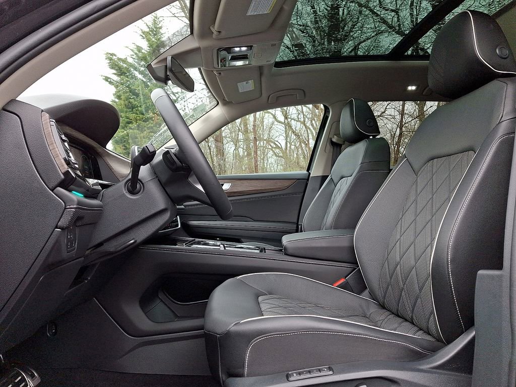 Certified 2025 Volkswagen Atlas SEL Premium R-Line AWD/4WD image 14