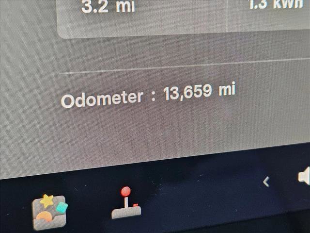 Used 2021 Tesla Model Y Long Range image 11