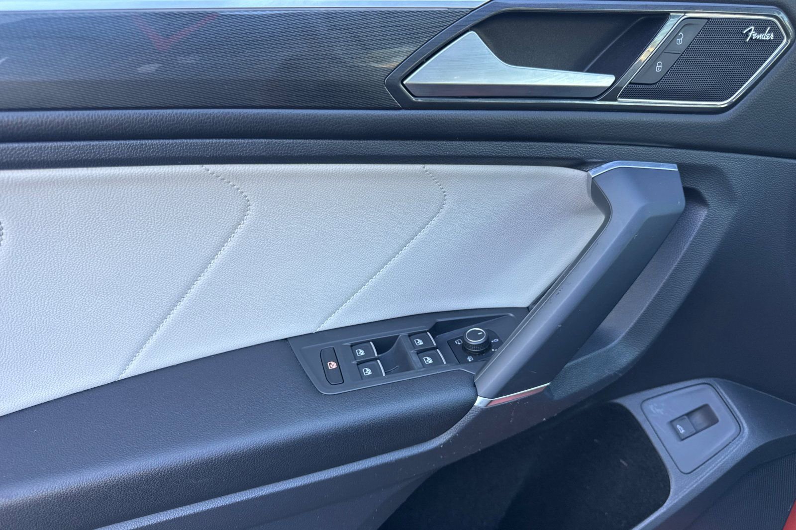 Used 2018 Volkswagen Tiguan SEL Premium w/ 3rd Row Seat Package image 12