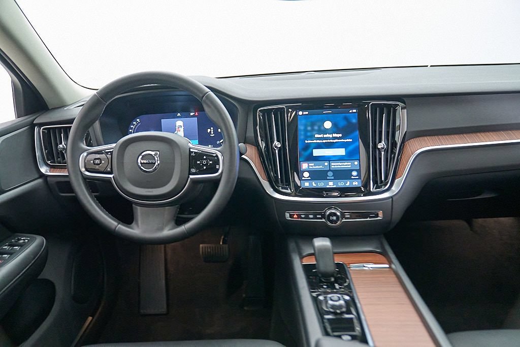 Certified 2024 Volvo S60 B5 Plus AWD/4WD image 23