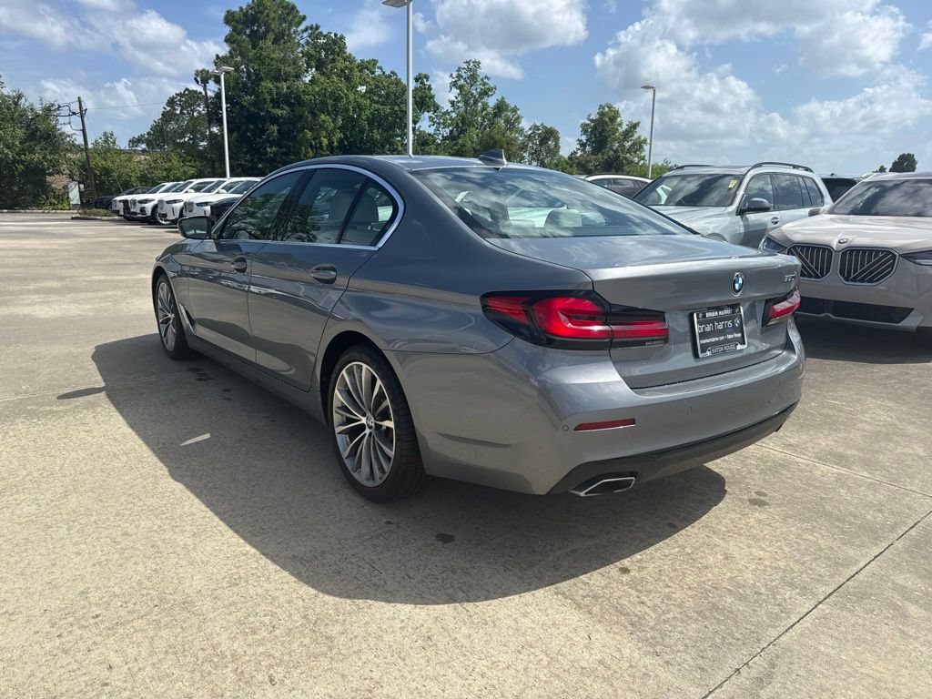 Used 2023 BMW 530i w/ Luxury Seating Package RWD image 3
