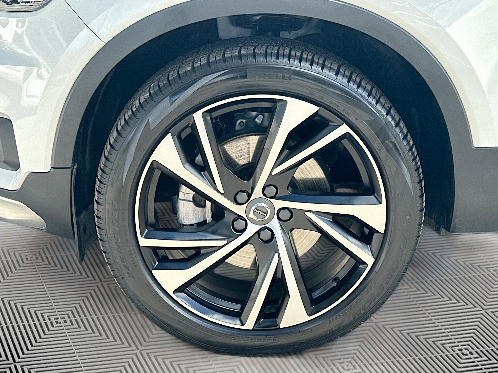 Used 2021 Volvo XC40 T4 R-Design image 37