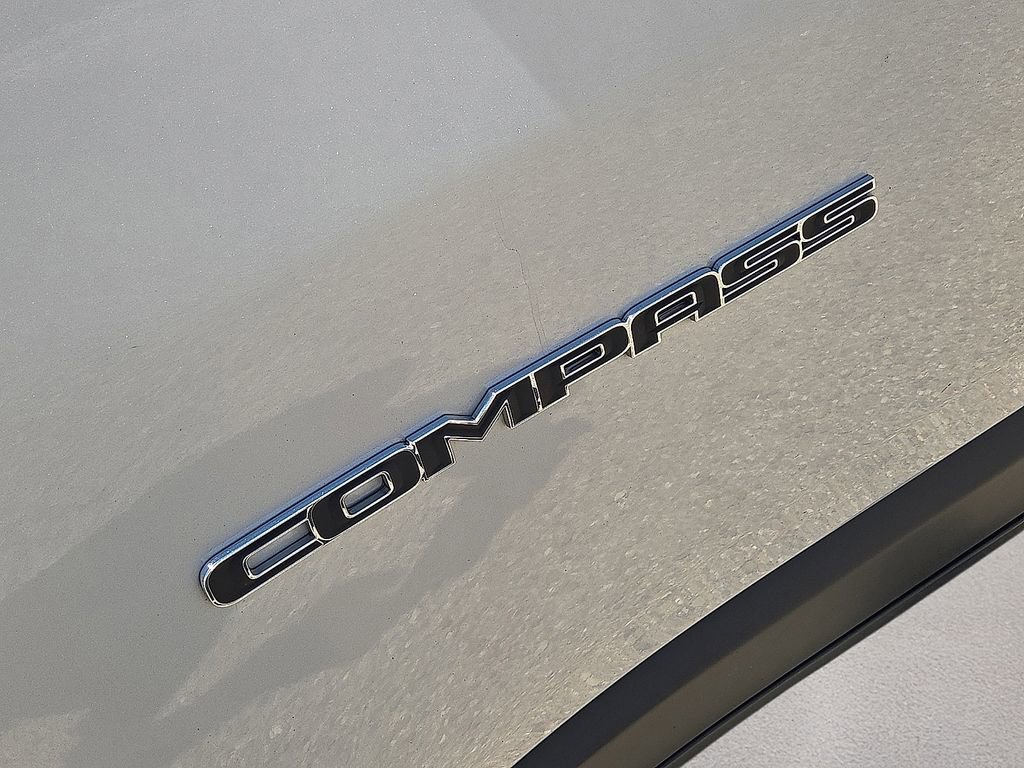 Used 2025 Jeep Compass Latitude AWD/4WD image 11