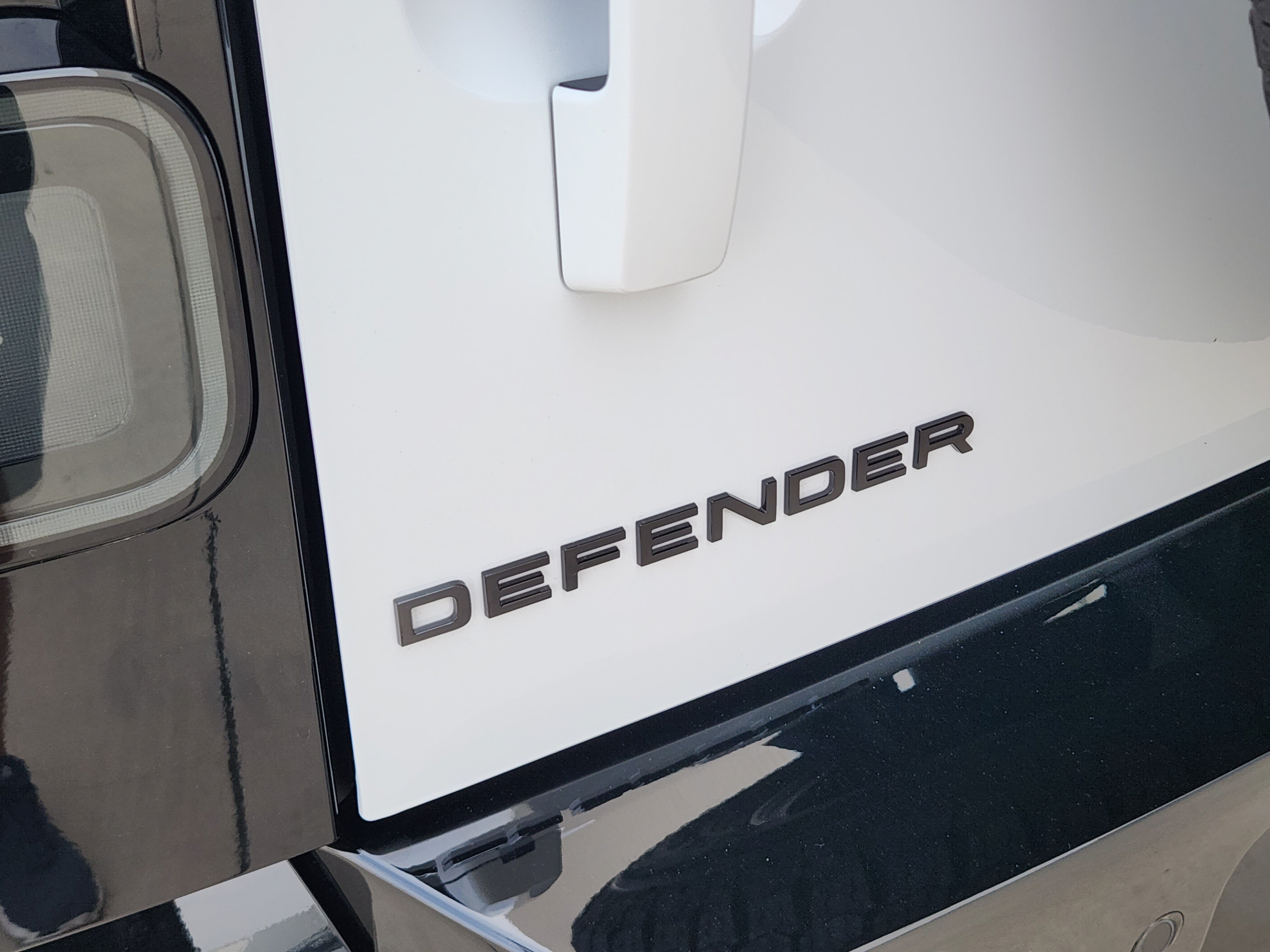New 2026 Land Rover Defender 110 X-Dynamic SE AWD/4WD image 32