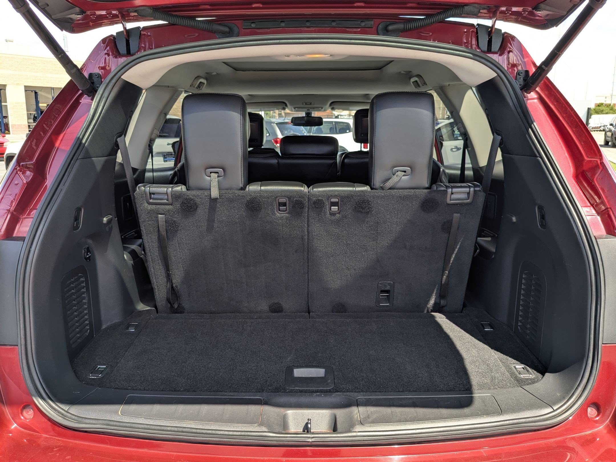 Used 2017 Nissan Pathfinder Platinum w/ Family Entertainment Package AWD/4WD image 34