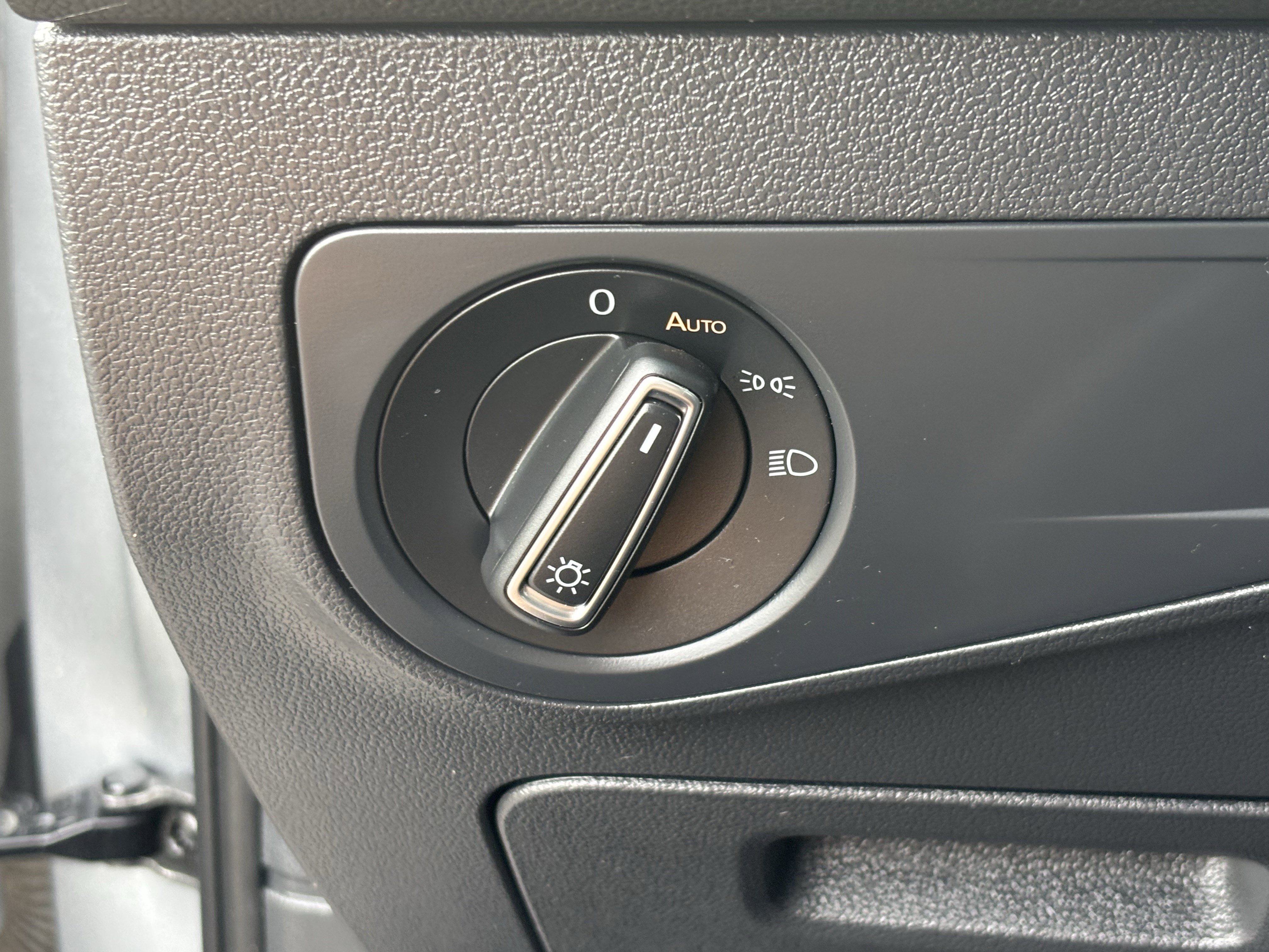 Used 2022 Volkswagen Tiguan SE image 30