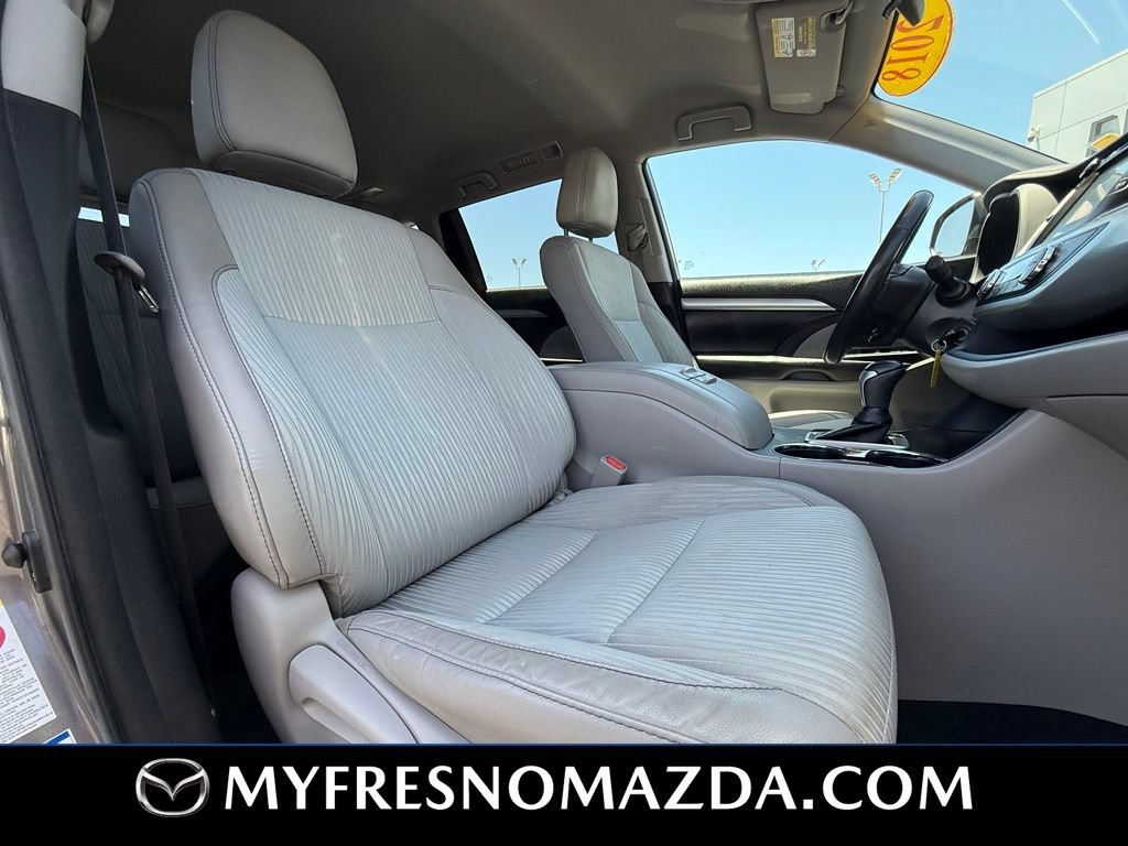 Used 2018 Toyota Highlander Plus w/ Preferred Accessory Package AWD/4WD image 17