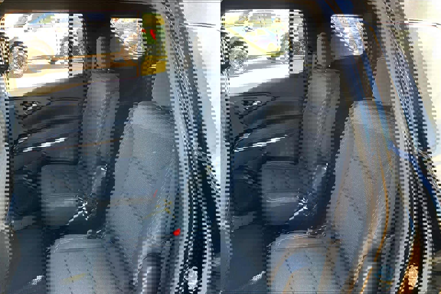 Used 2025 Chevrolet Traverse LT image 21