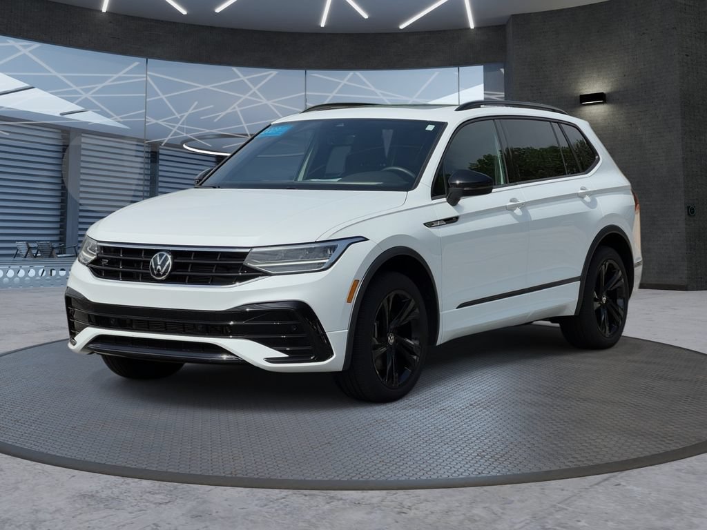 Used 2023 Volkswagen Tiguan SE R-Line AWD/4WD image 2