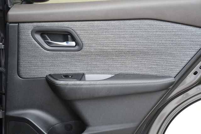 Used 2023 Nissan Rogue SV image 27