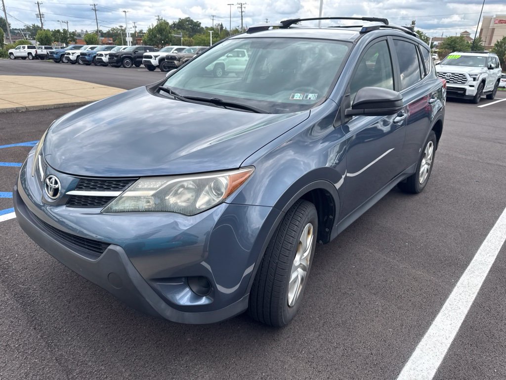 Used 2014 Toyota RAV4 LE AWD/4WD image 2