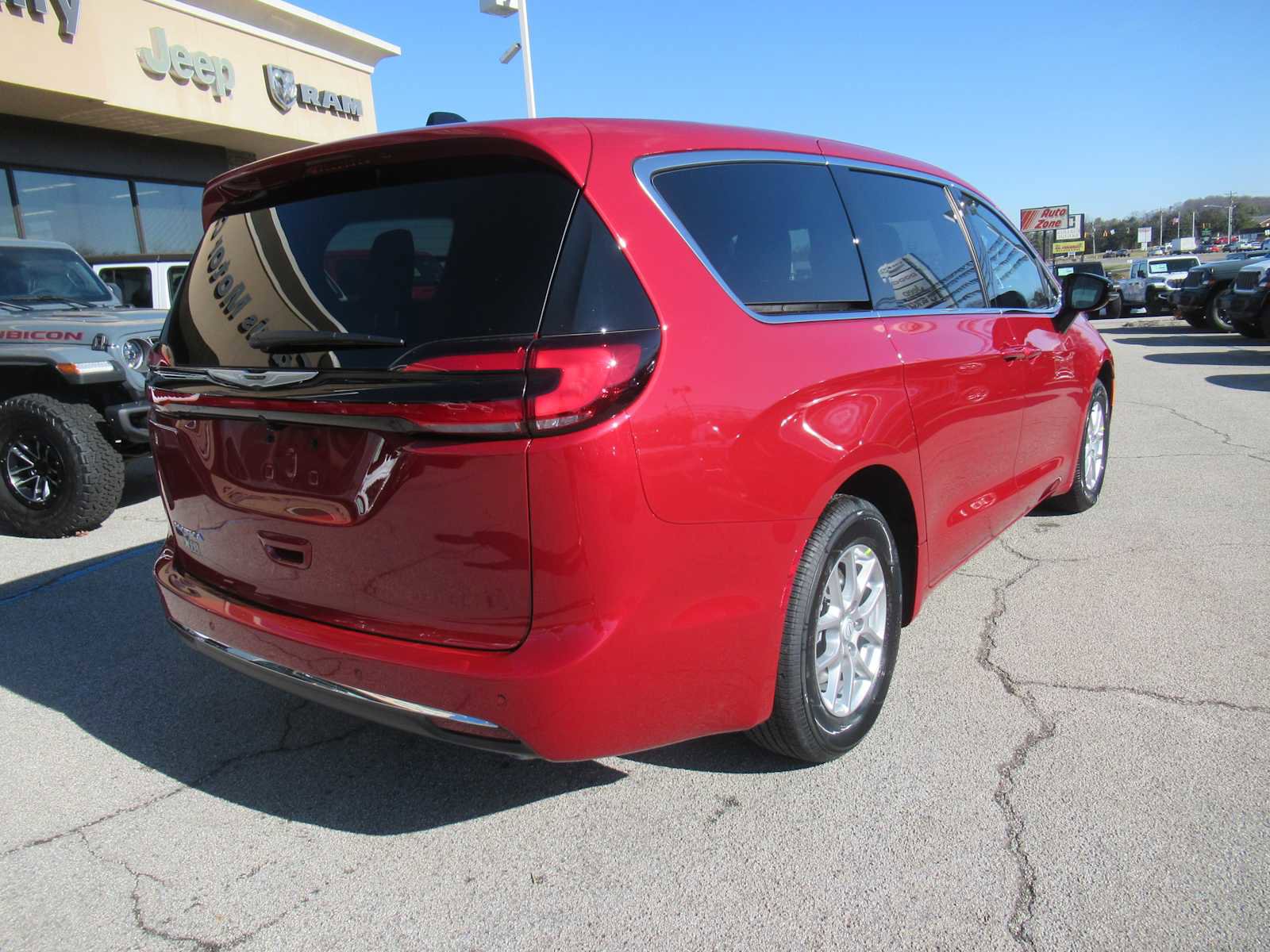 New 2026 Chrysler Pacifica Select image 7