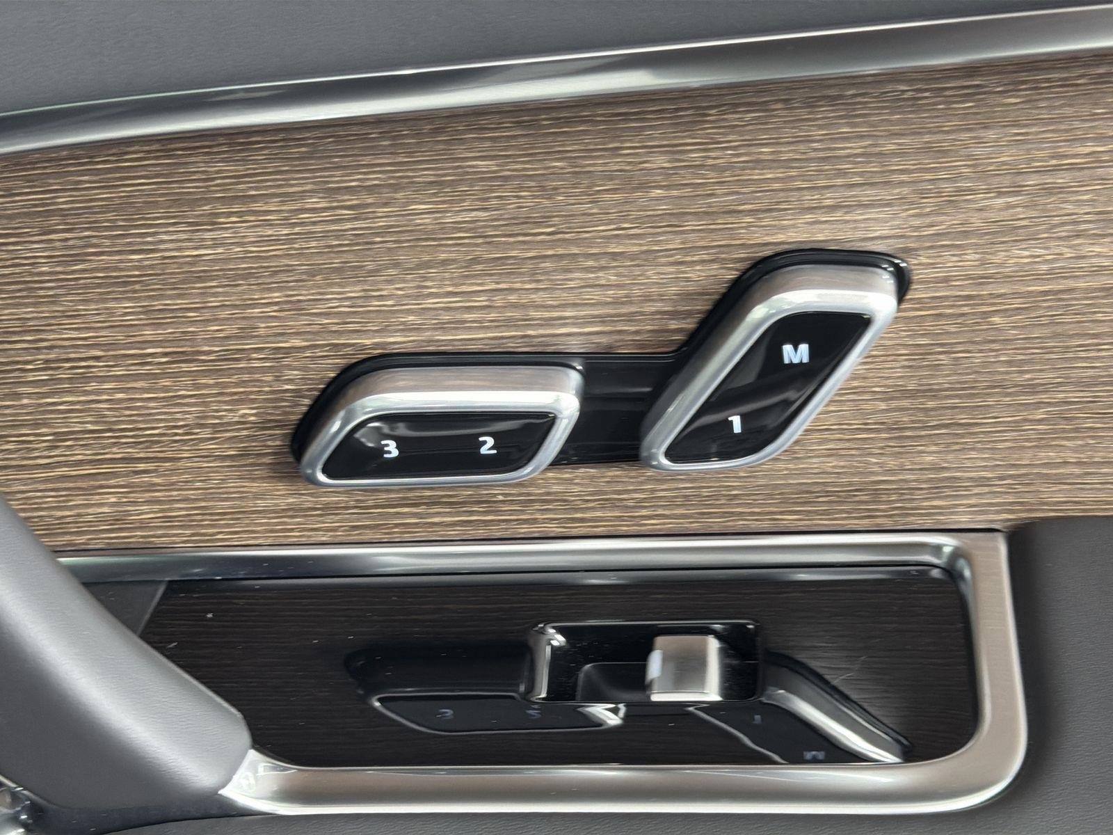 New 2026 Land Rover Range Rover SE image 33