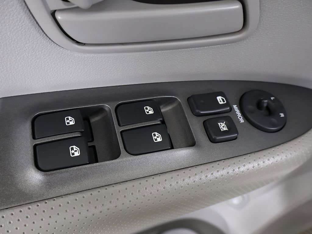 Used 2007 Kia Rondo LX w/ Convenience Pkg image 30