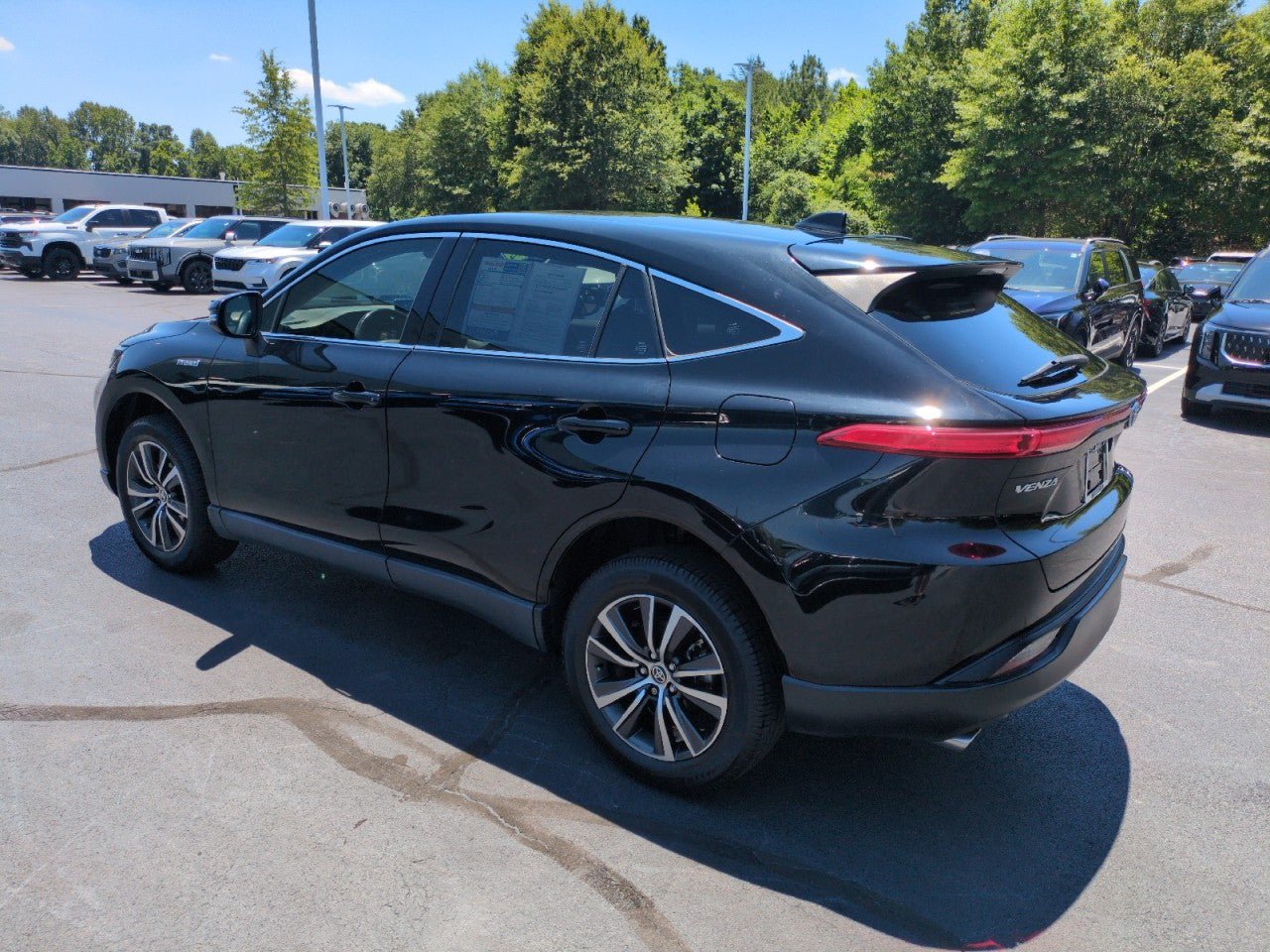 Used 2021 Toyota Venza LE AWD/4WD image 5