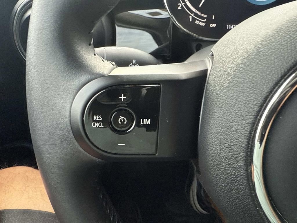 Used 2022 MINI Cooper 2-Door Hardtop image 28
