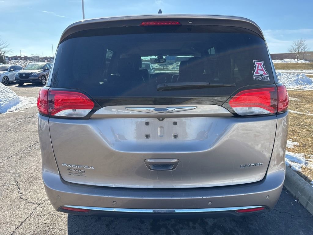 Used 2017 Chrysler Pacifica Limited w/ Tire & Wheel Group image 9