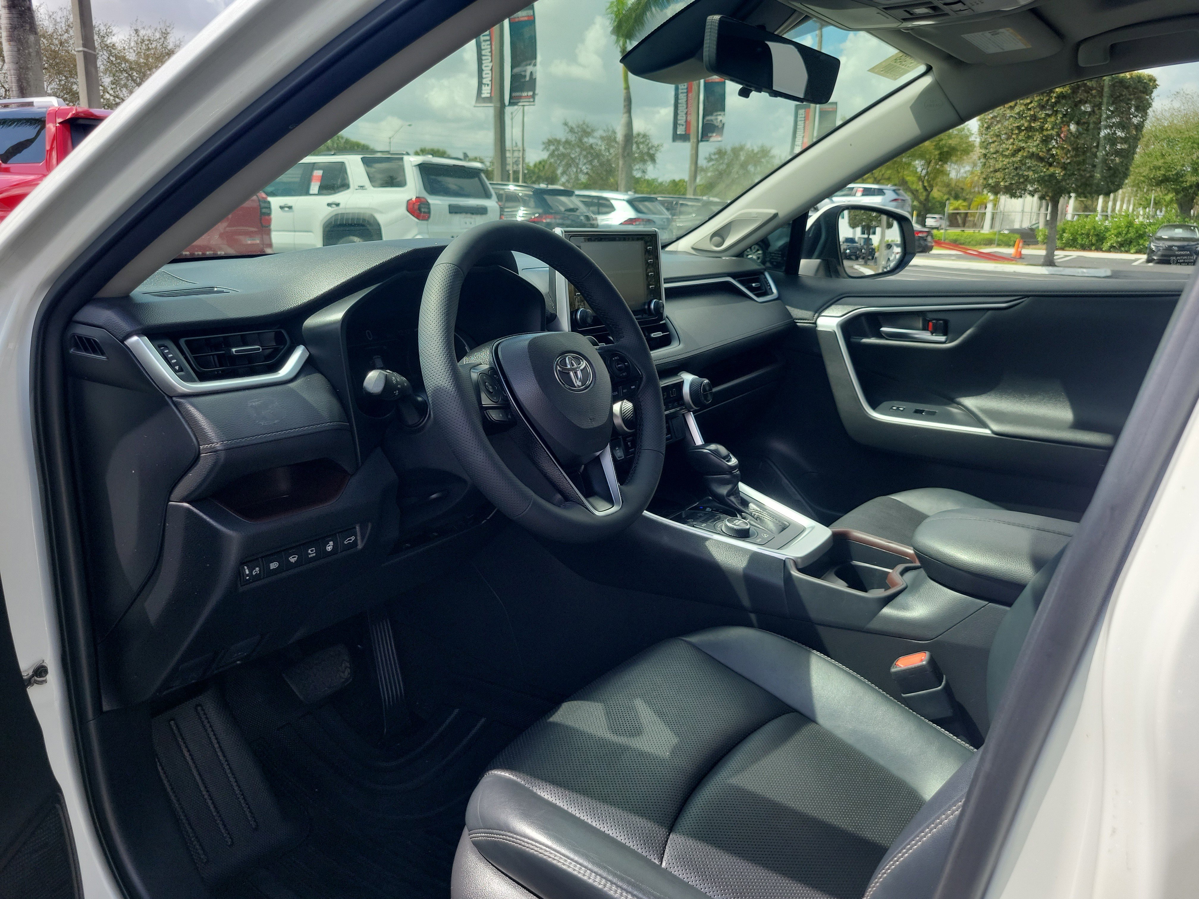 Used 2021 Toyota RAV4 Limited image 19