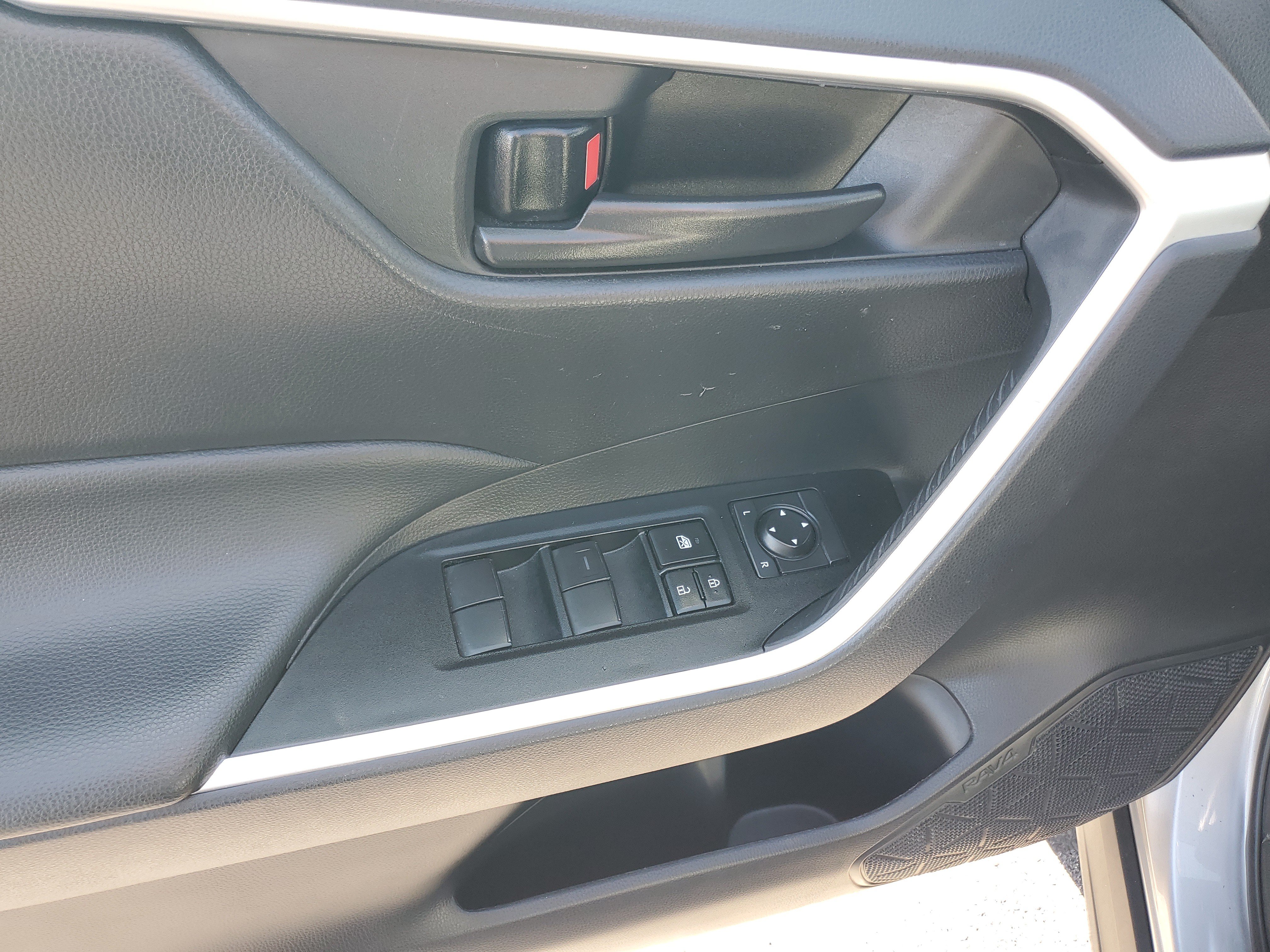 Certified 2025 Toyota RAV4 LE AWD/4WD image 19