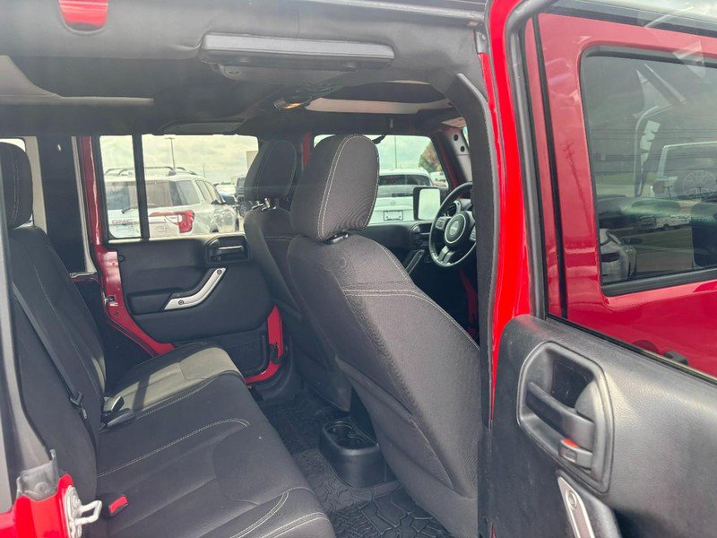 Used 2018 Jeep Wrangler Unlimited Sahara w/ Connectivity Group AWD/4WD image 12