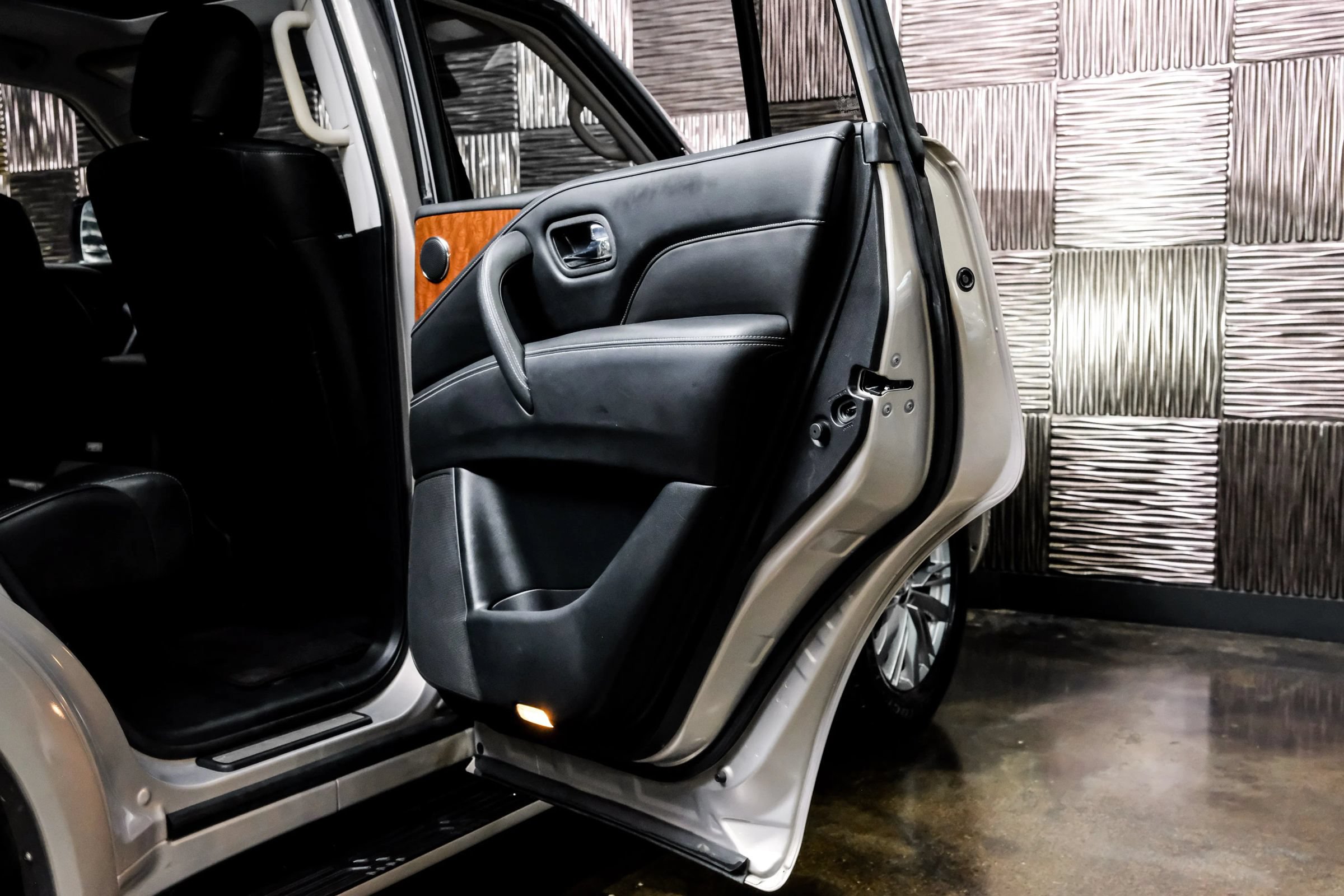 Used 2019 INFINITI QX80 Luxe RWD image 45