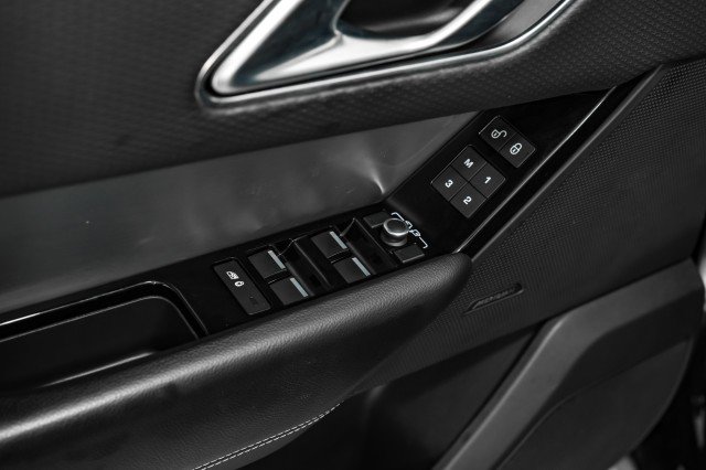 Used 2020 Land Rover Range Rover Velar R-Dynamic S image 41