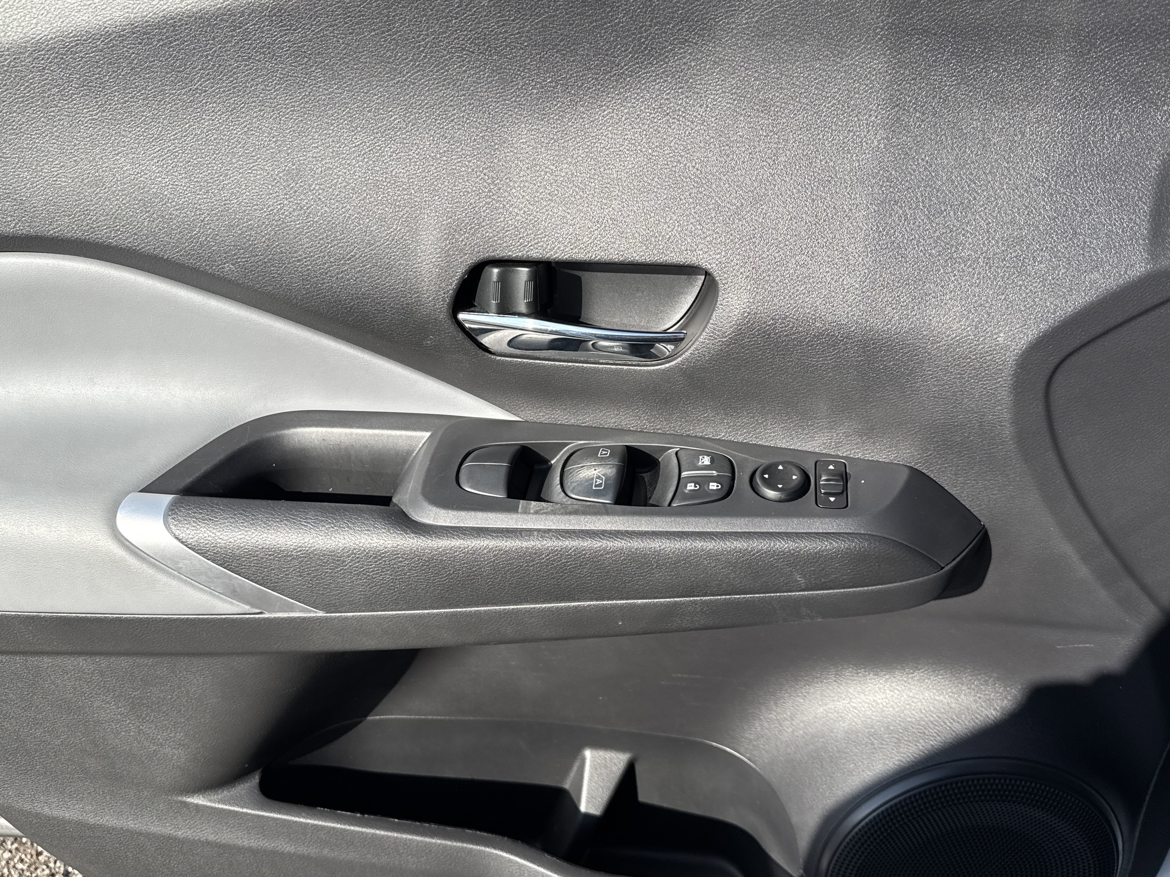 Used 2023 Nissan Kicks SR w/ SR Premium Package image 9