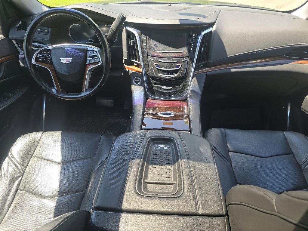 Used 2016 Cadillac Escalade Luxury AWD/4WD image 21