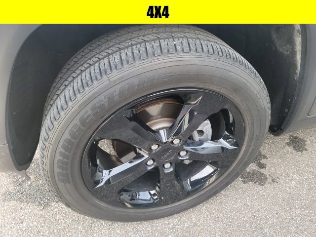 Used 2023 Jeep Grand Cherokee Altitude image 4