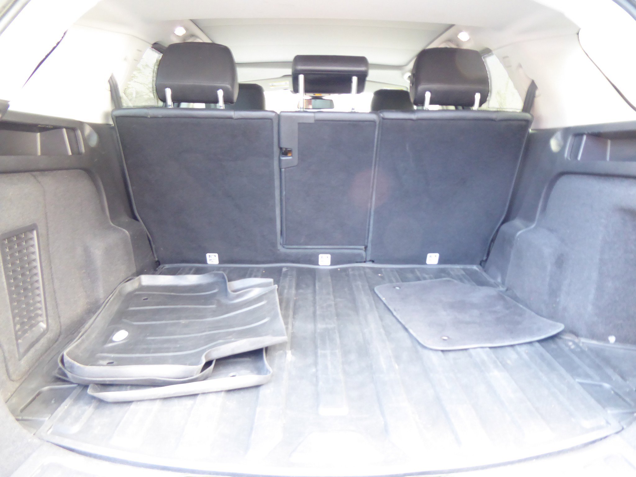 Used 2018 Land Rover Discovery Sport HSE image 17