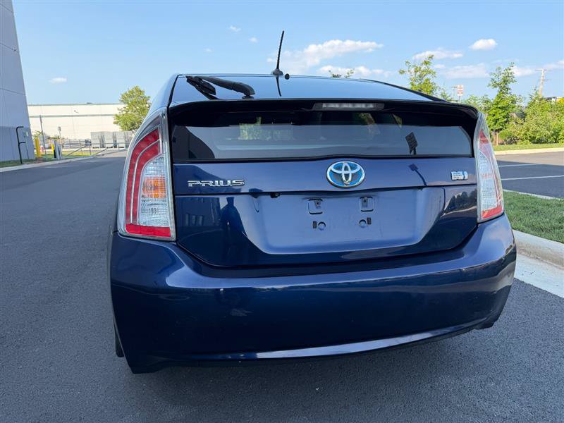 Used 2015 Toyota Prius Five w/ Advanced Technology Package FWD image 11