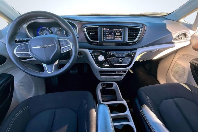 Used 2024 Chrysler Voyager LX image 8