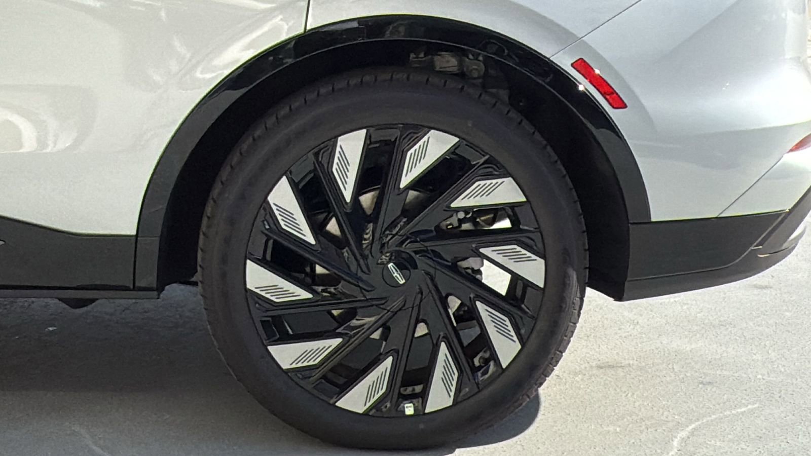 New 2026 Lincoln Nautilus Reserve w/ Jet Appearance Package image 5