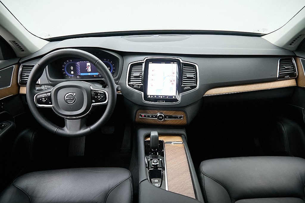 Certified 2024 Volvo XC90 B6 Plus w/ Protection Package image 27