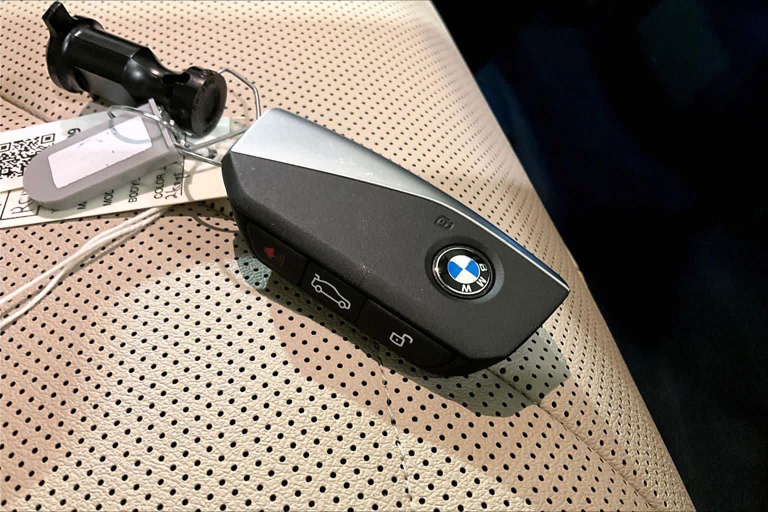 Used 2024 BMW iX xDrive50 AWD/4WD image 13