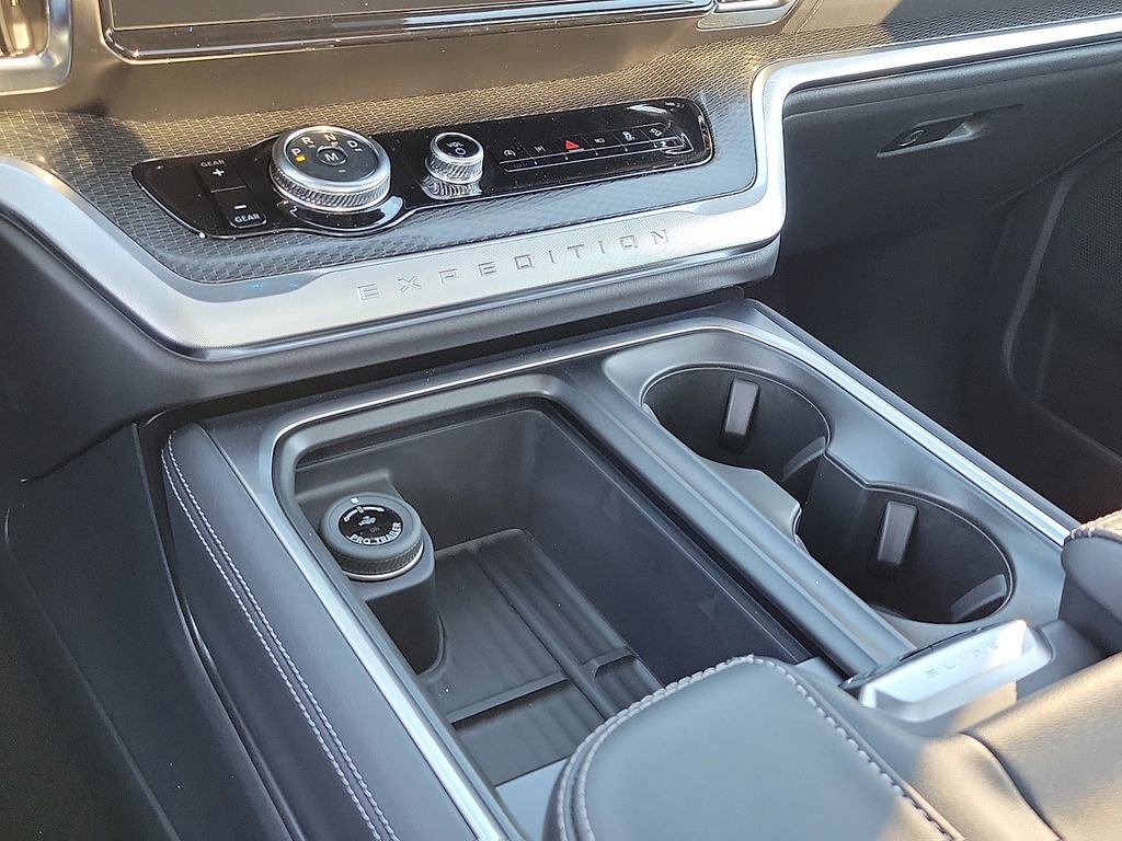 New 2026 Ford Expedition Platinum w/ Stealth Appearance Package image 18