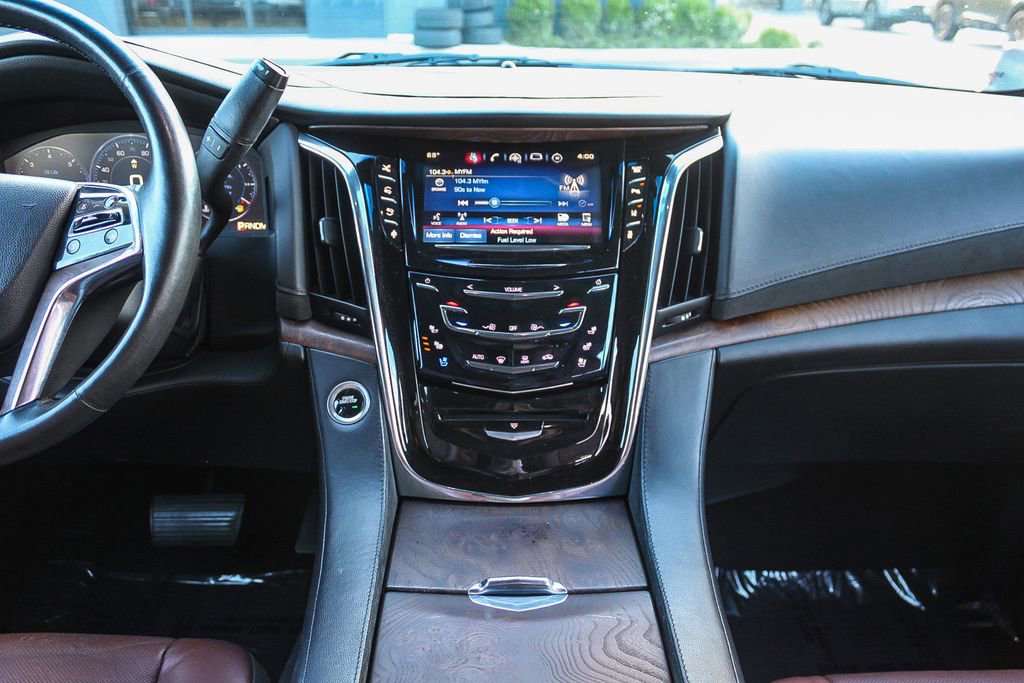 Used 2015 Cadillac Escalade Premium image 18