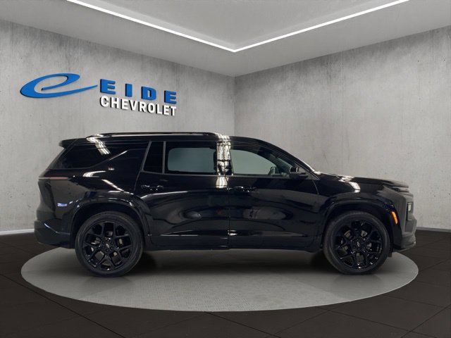Used 2026 Chevrolet Traverse RS w/ LPO, Floor Liner Package AWD/4WD image 16