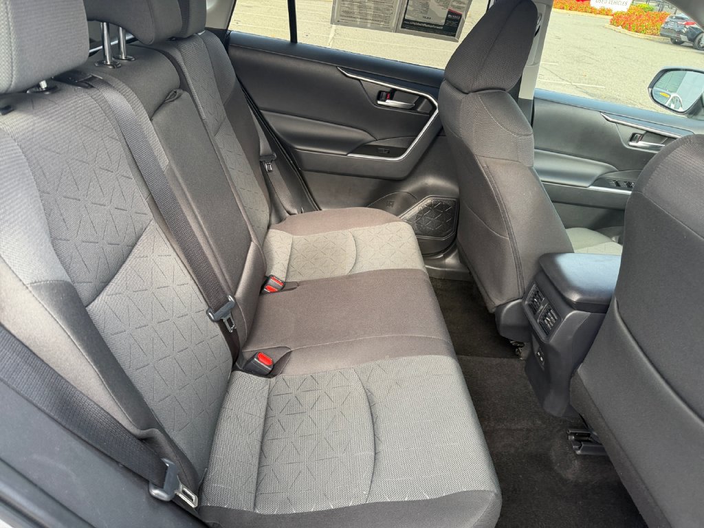 Used 2025 Toyota RAV4 XLE AWD/4WD image 21