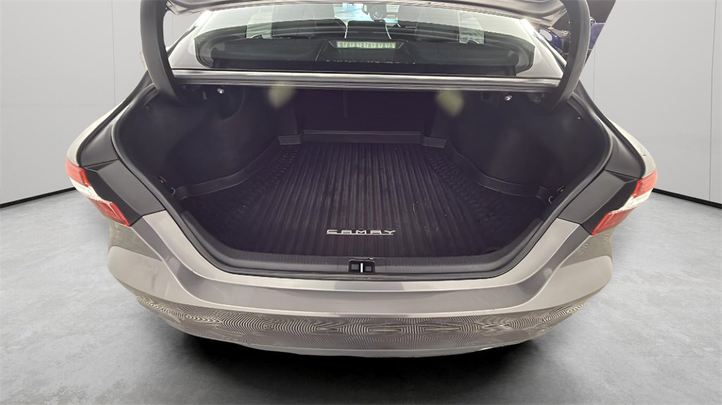 Used 2019 Toyota Camry XLE image 33