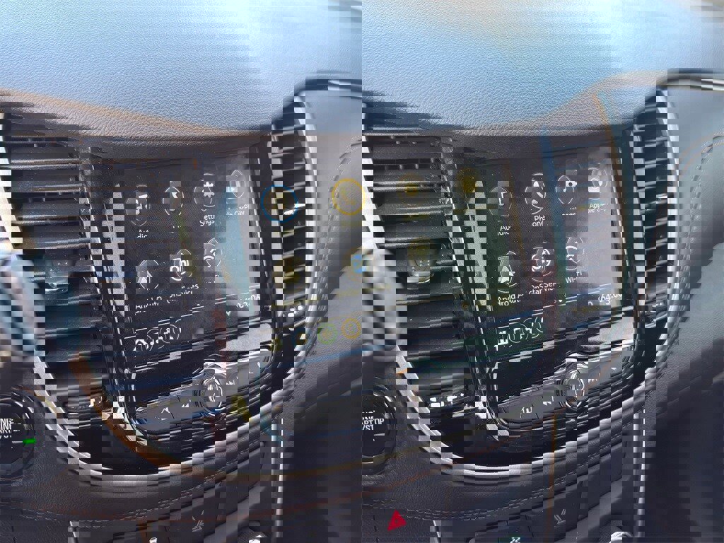 Used 2019 Chevrolet Trax LT w/ LT Convenience Package image 17