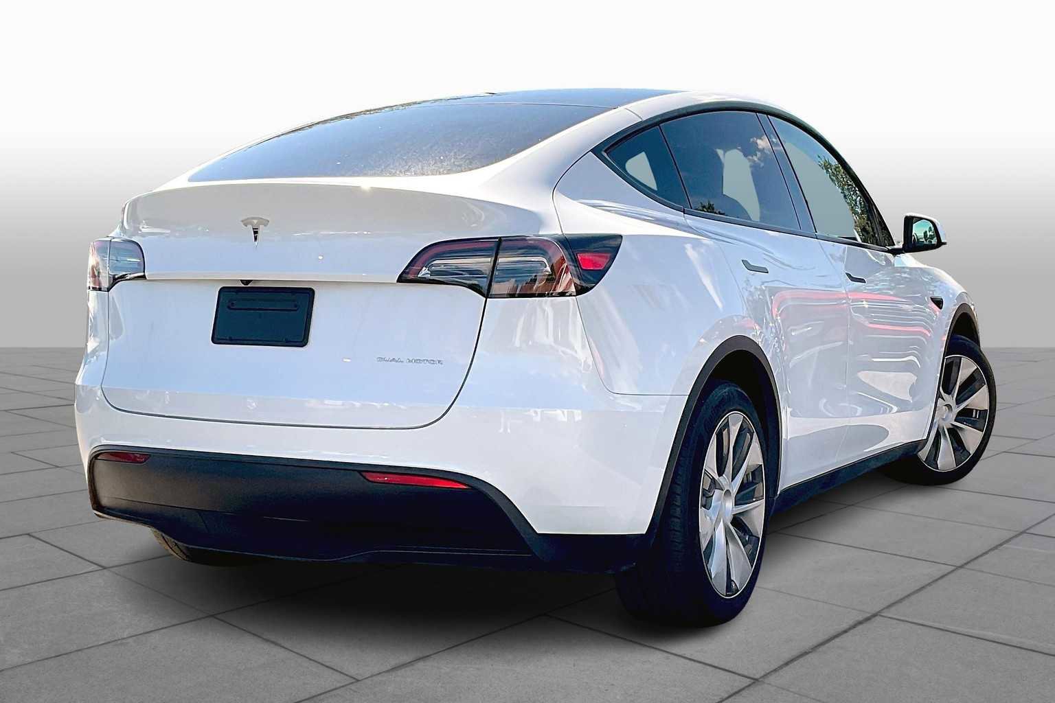 Used 2023 Tesla Model Y AWD image 12